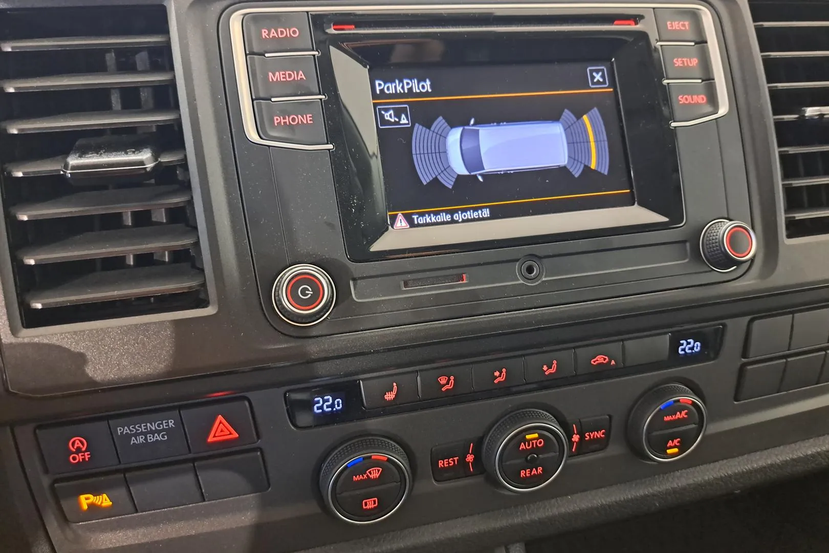 Volkswagen Caravelle CMN-979 carousel image