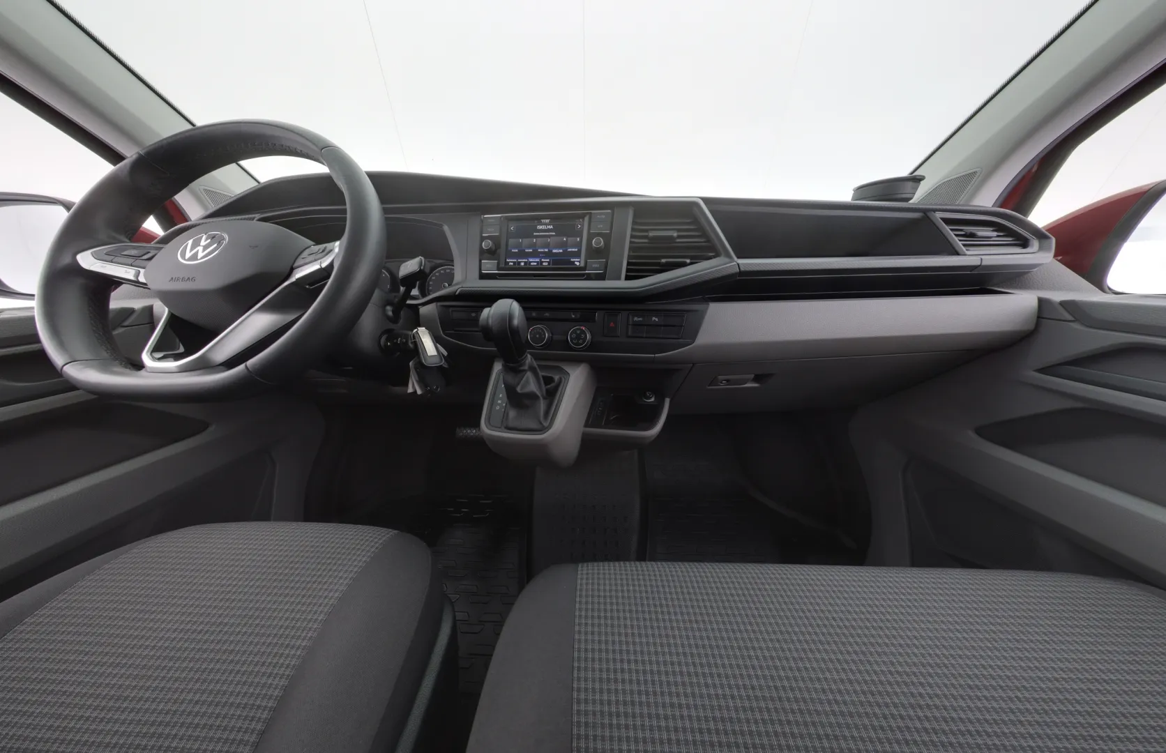 VOLKSWAGEN Transporter GPP-697 carousel image