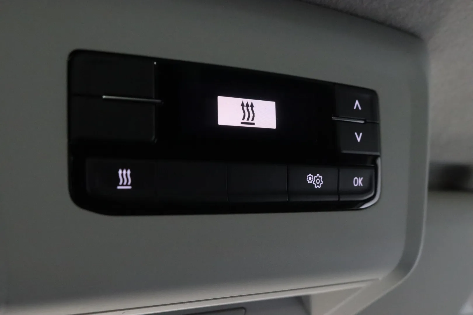 VOLKSWAGEN Transporter GPP-697 carousel image