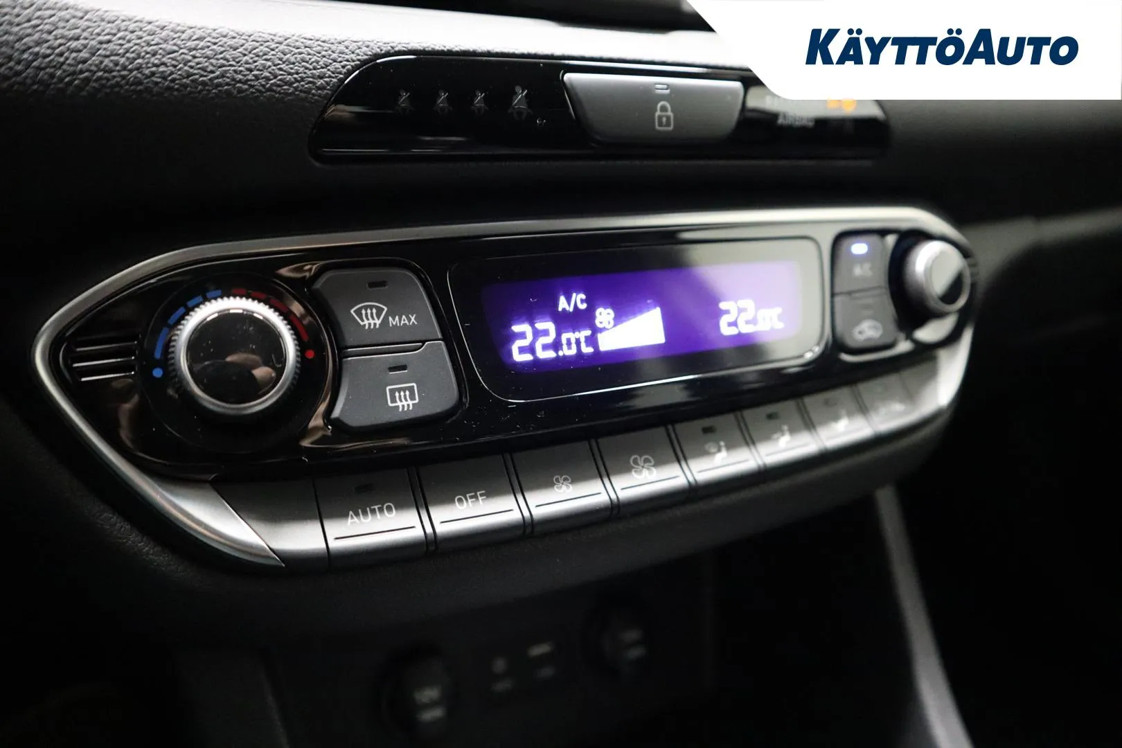 HYUNDAI i30 Fastback EOA-719 carousel image