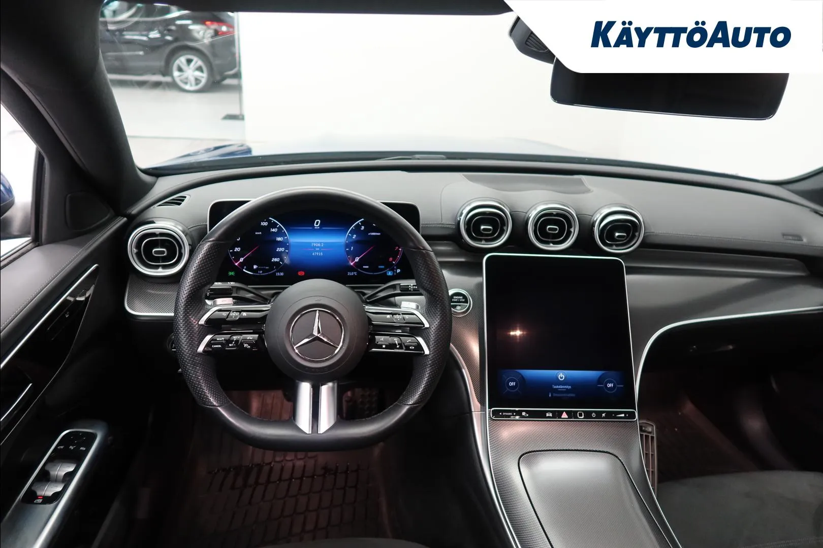 Mercedes-Benz C YXL-207 carousel image