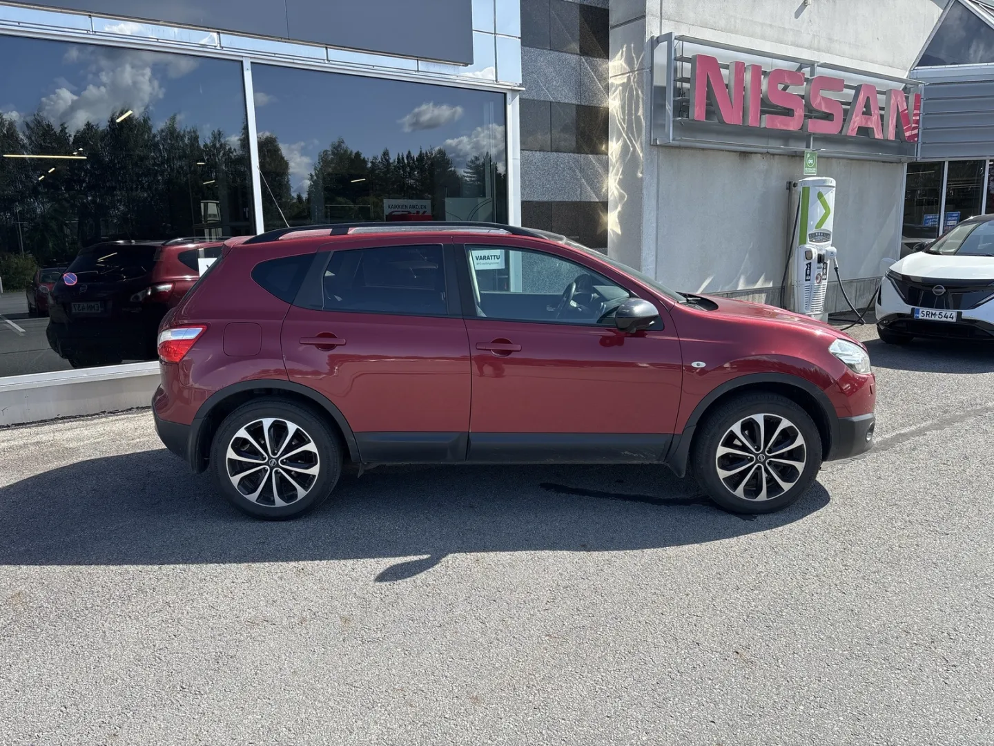 NISSAN Qashqai EMN-437 carousel image