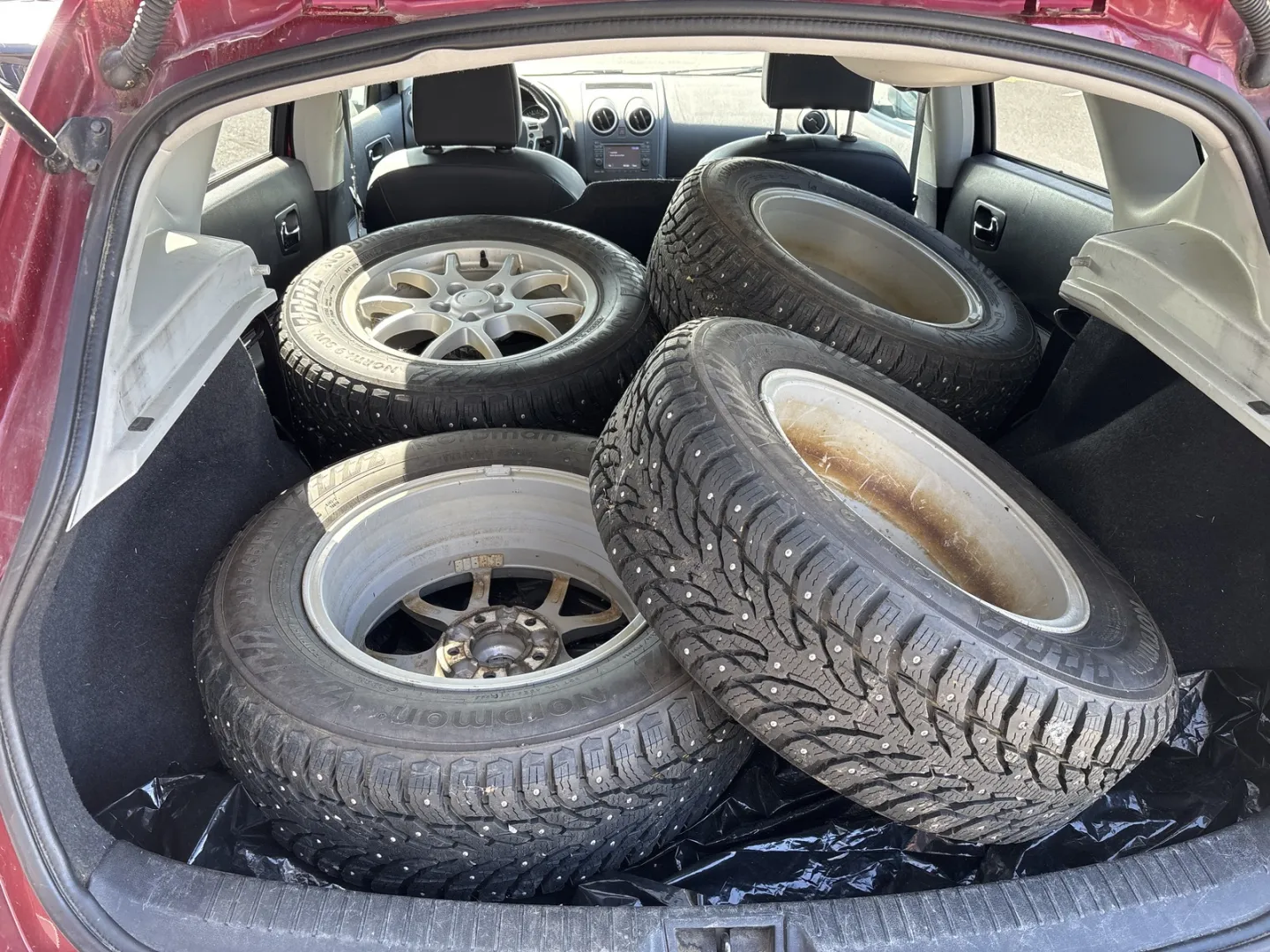 NISSAN Qashqai EMN-437 carousel image