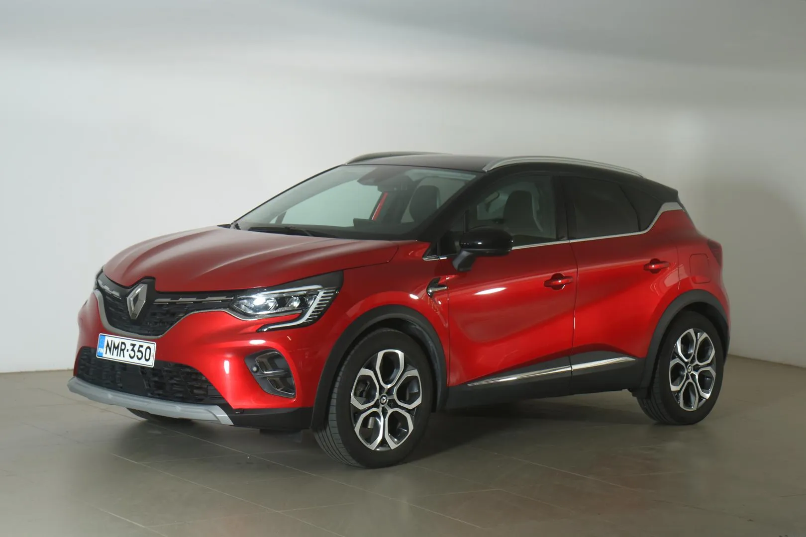 RENAULT Captur NMR-350 carousel image