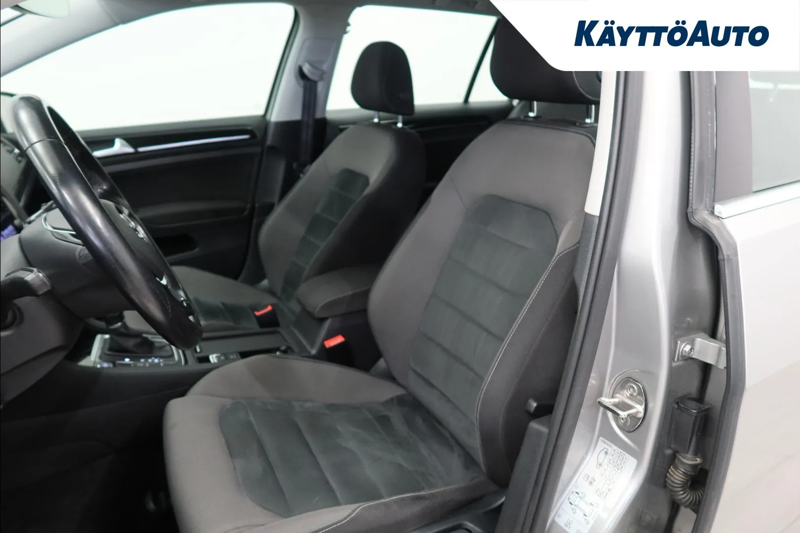 VOLKSWAGEN Golf JKX-965 carousel image