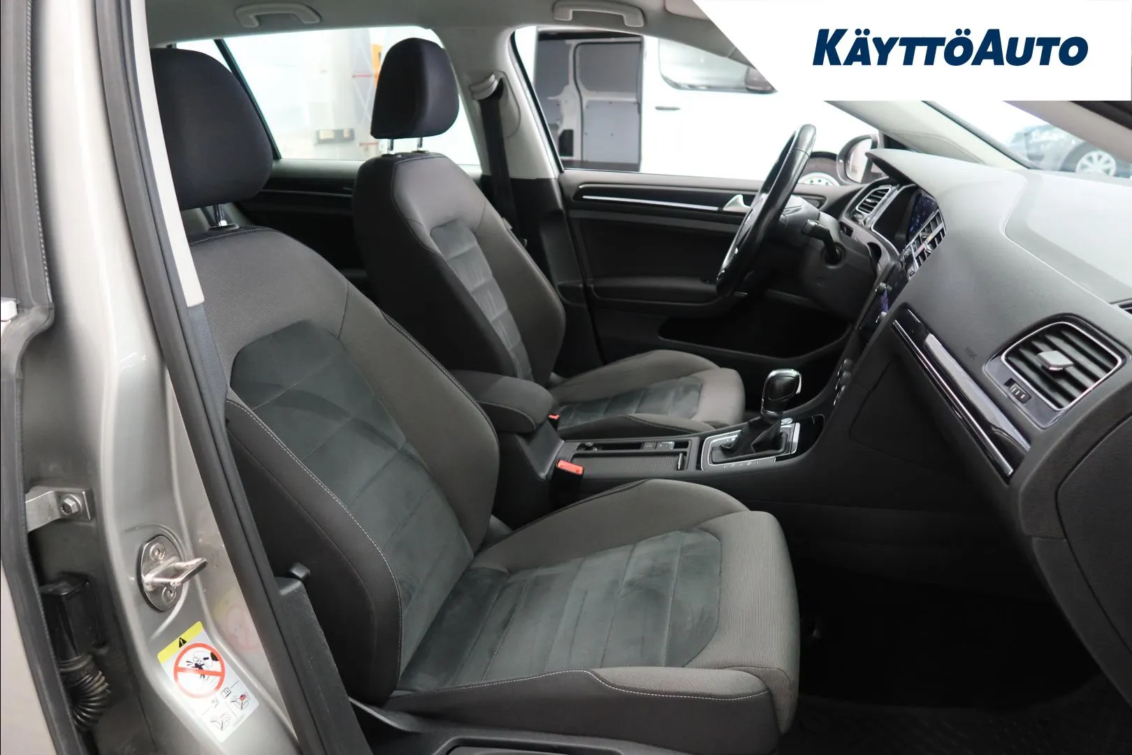 VOLKSWAGEN Golf JKX-965 carousel image