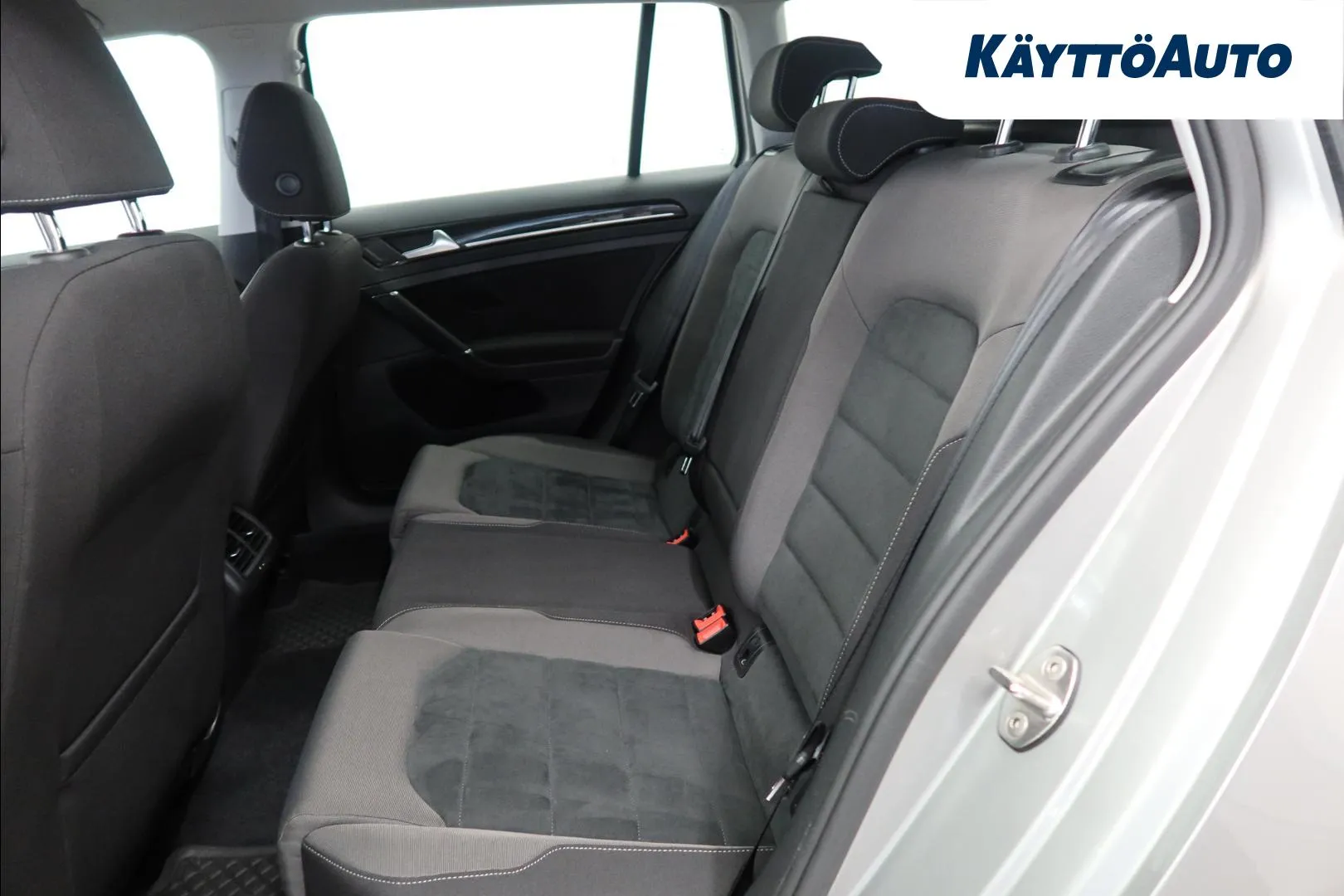 VOLKSWAGEN Golf JKX-965 carousel image