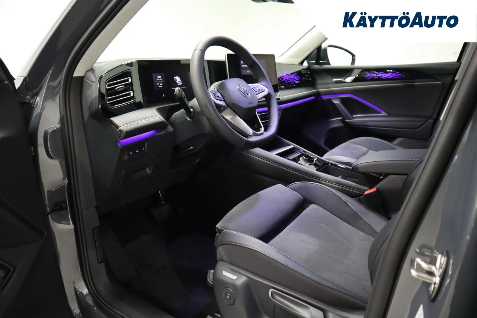 Volkswagen Tiguan YYH-611 carousel image