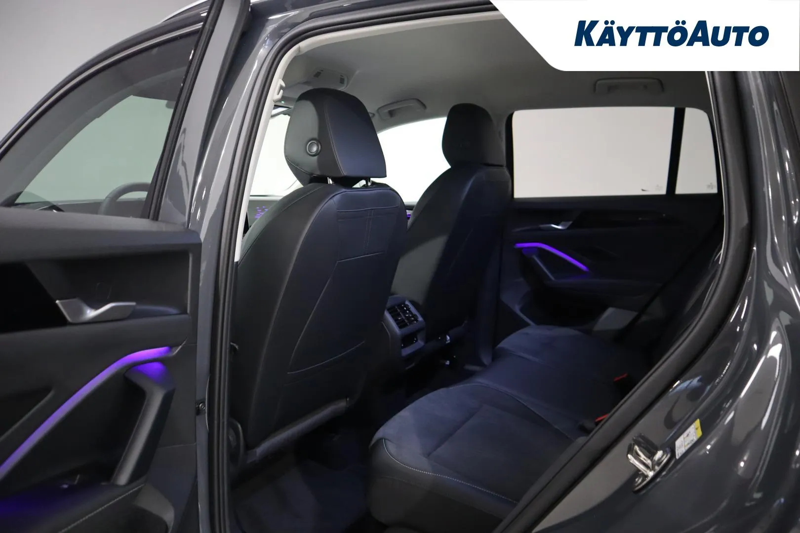Volkswagen Tiguan YYH-611 carousel image