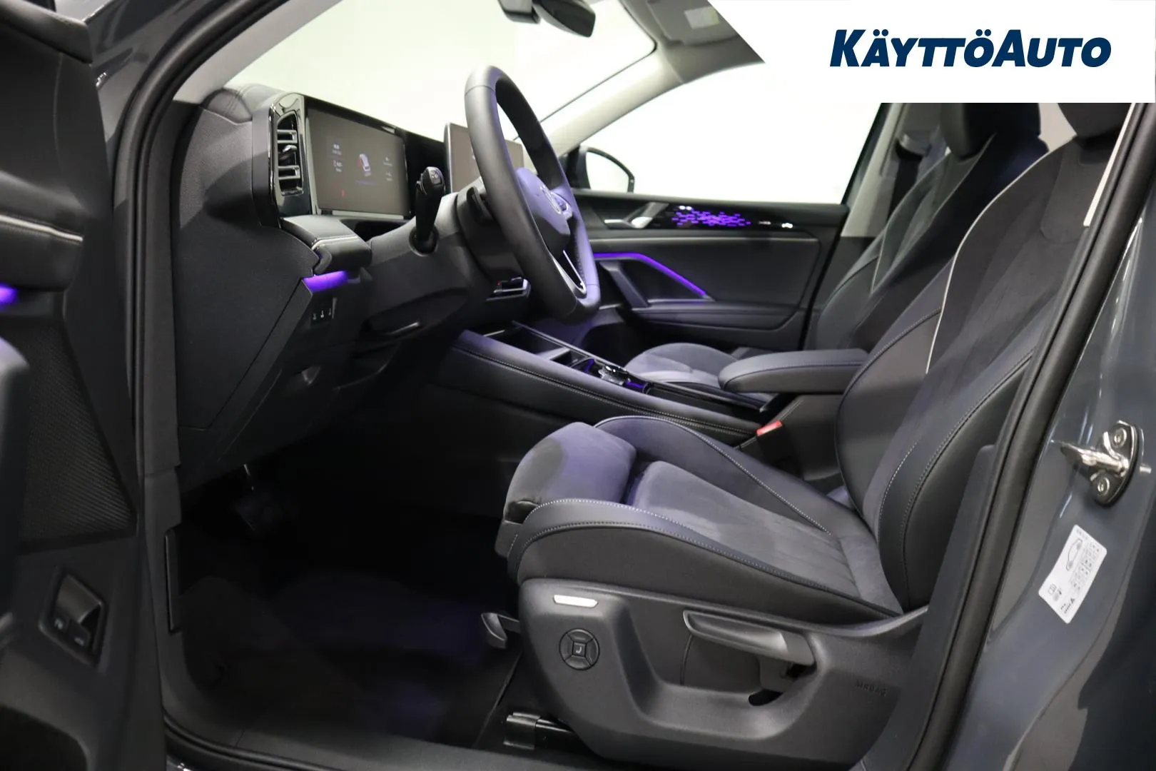 Volkswagen Tiguan YYH-611 carousel image