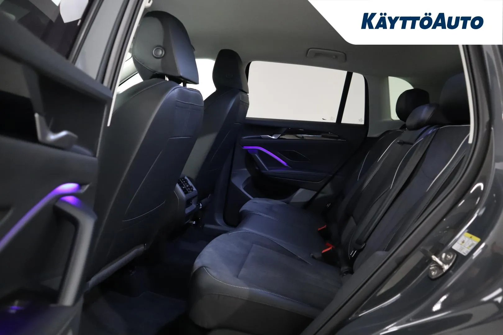 Volkswagen Tiguan YYH-611 carousel image