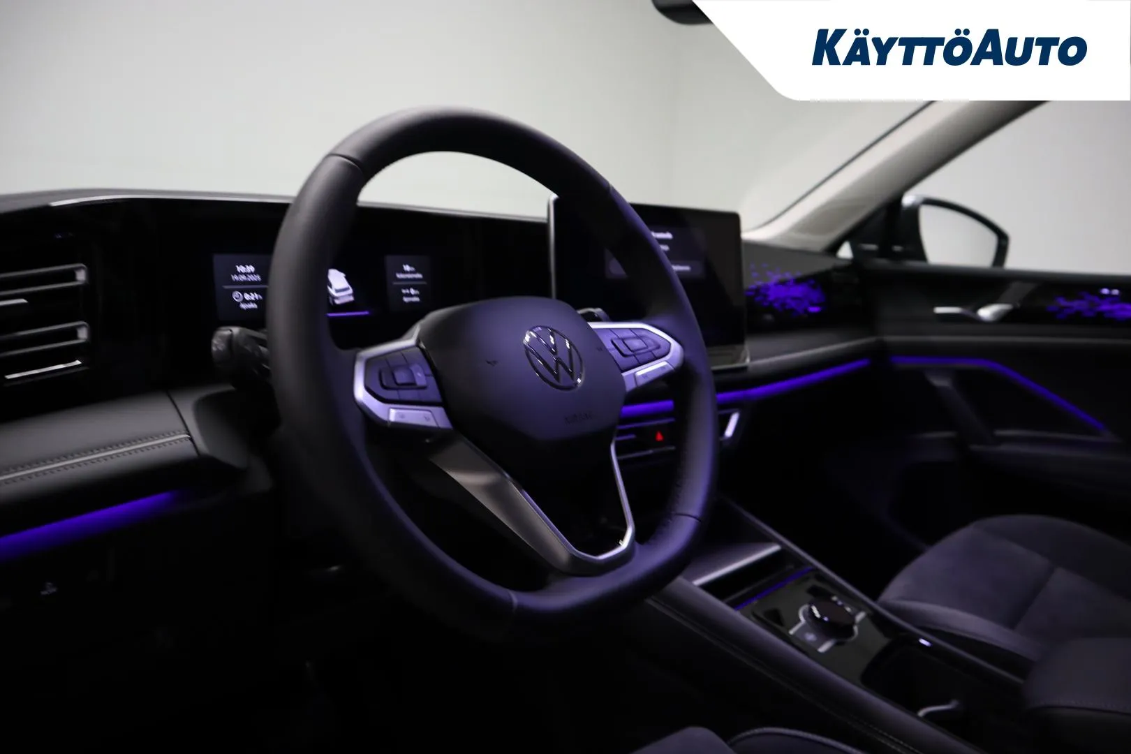 Volkswagen Tiguan YYH-611 carousel image
