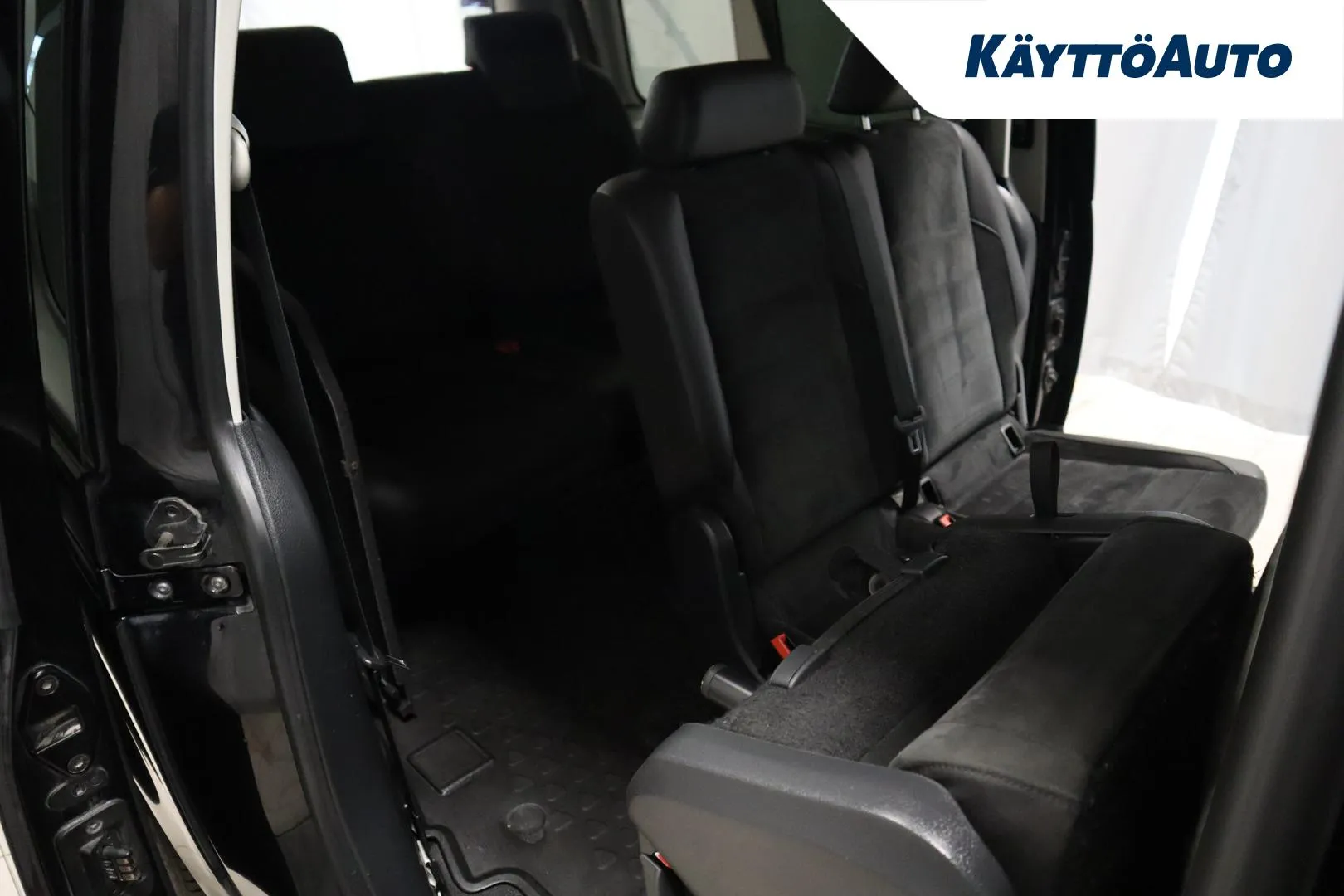 VOLKSWAGEN Caddy Maxi GLY-260 carousel image
