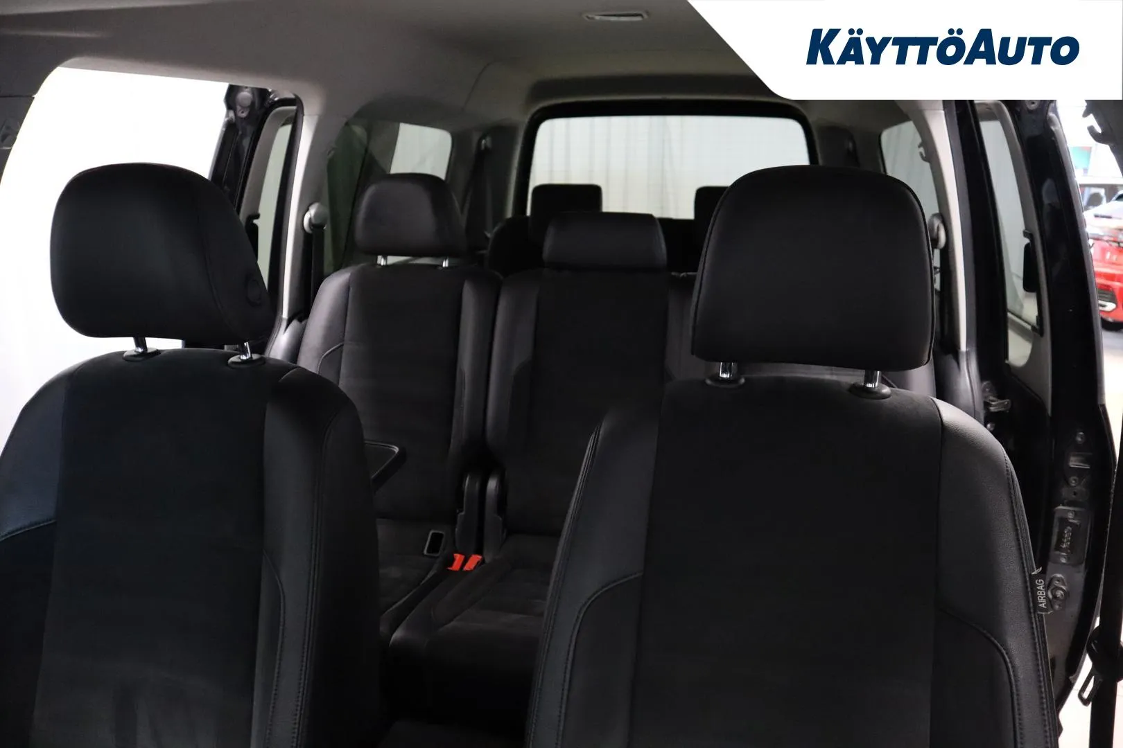 VOLKSWAGEN Caddy Maxi GLY-260 carousel image