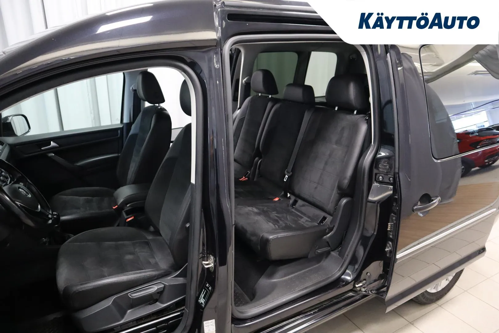 VOLKSWAGEN Caddy Maxi GLY-260 carousel image