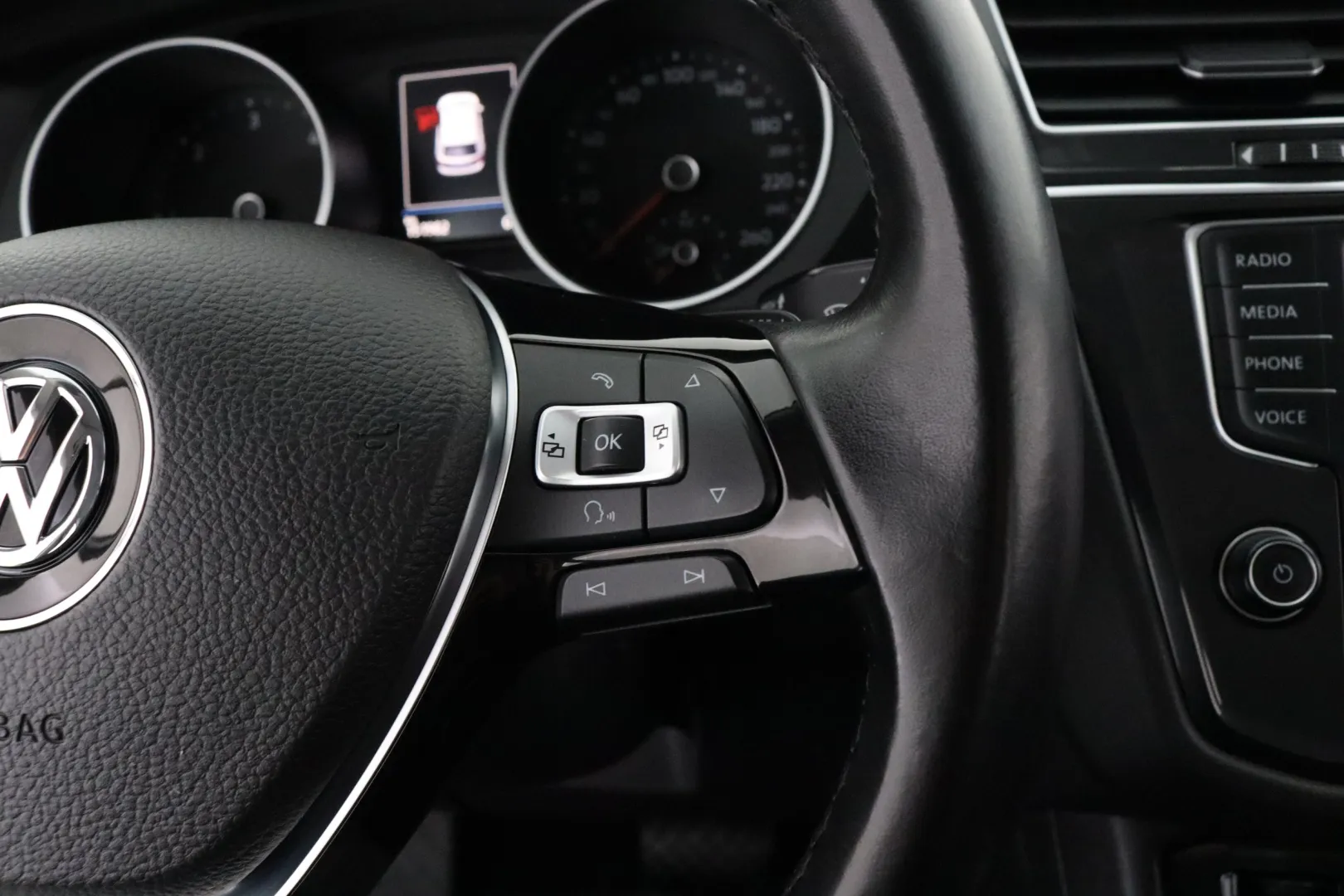 VOLKSWAGEN Tiguan INE-500 carousel image