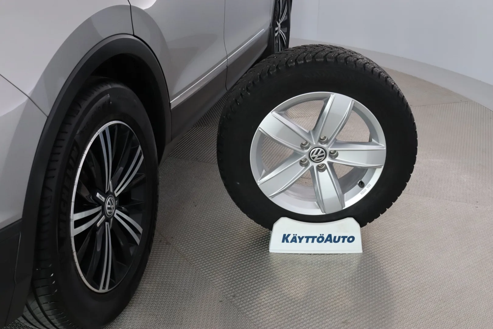 VOLKSWAGEN Tiguan INE-500 carousel image