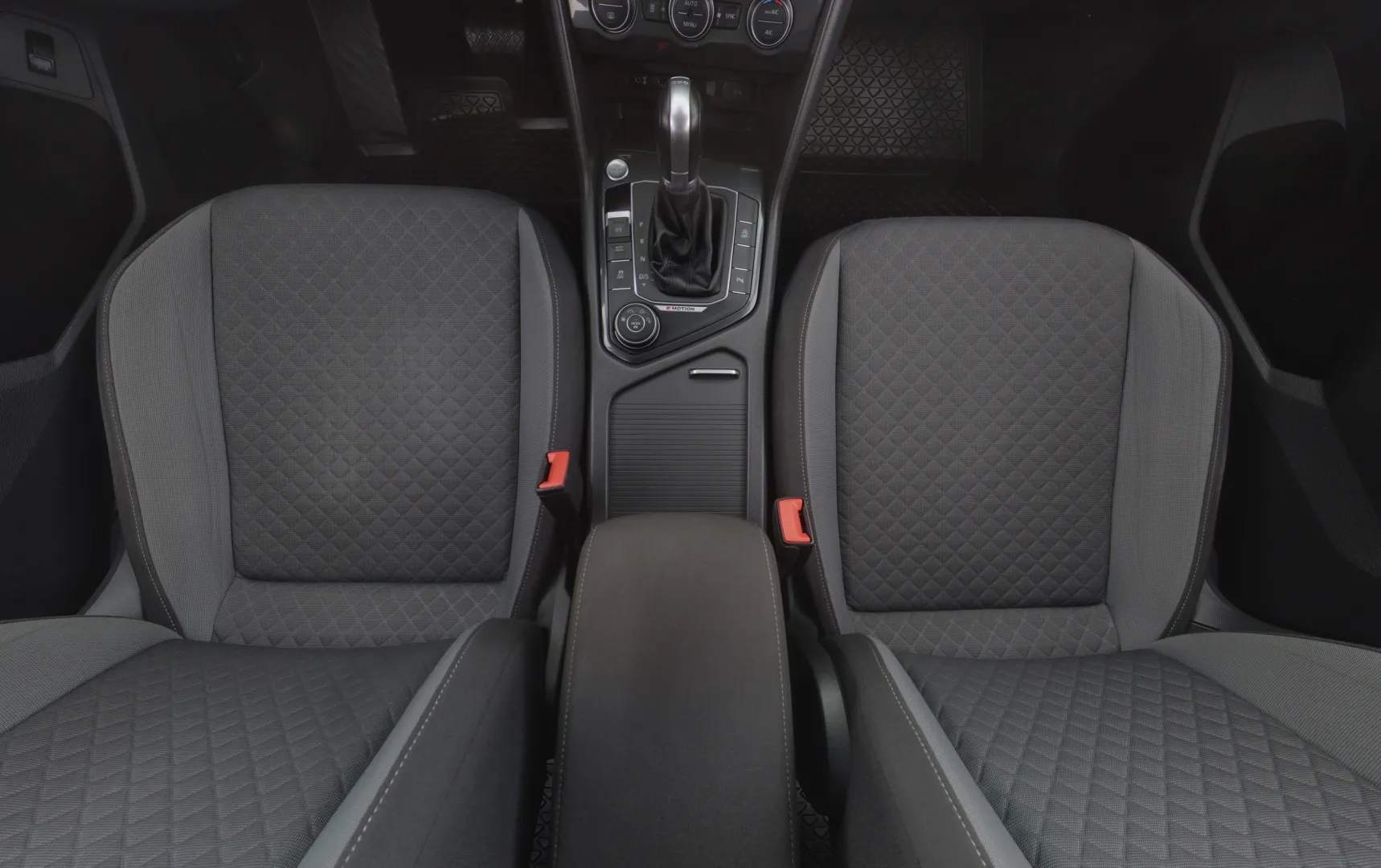 VOLKSWAGEN Tiguan INE-500 carousel image