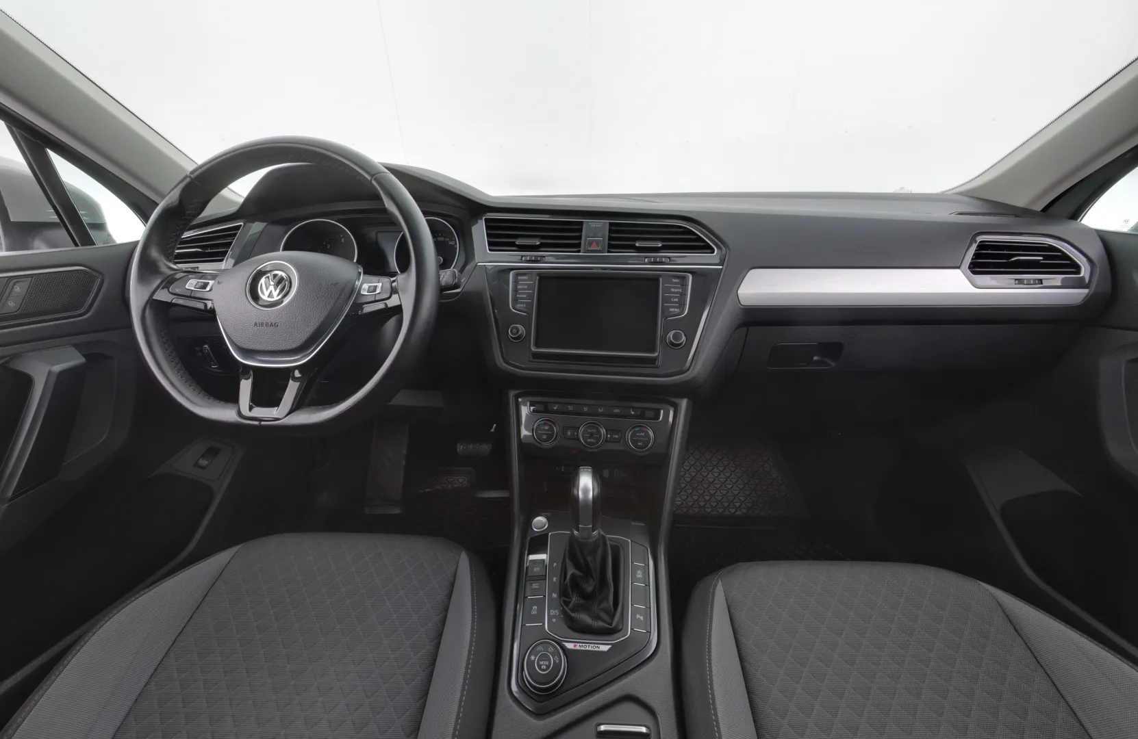 VOLKSWAGEN Tiguan INE-500 carousel image