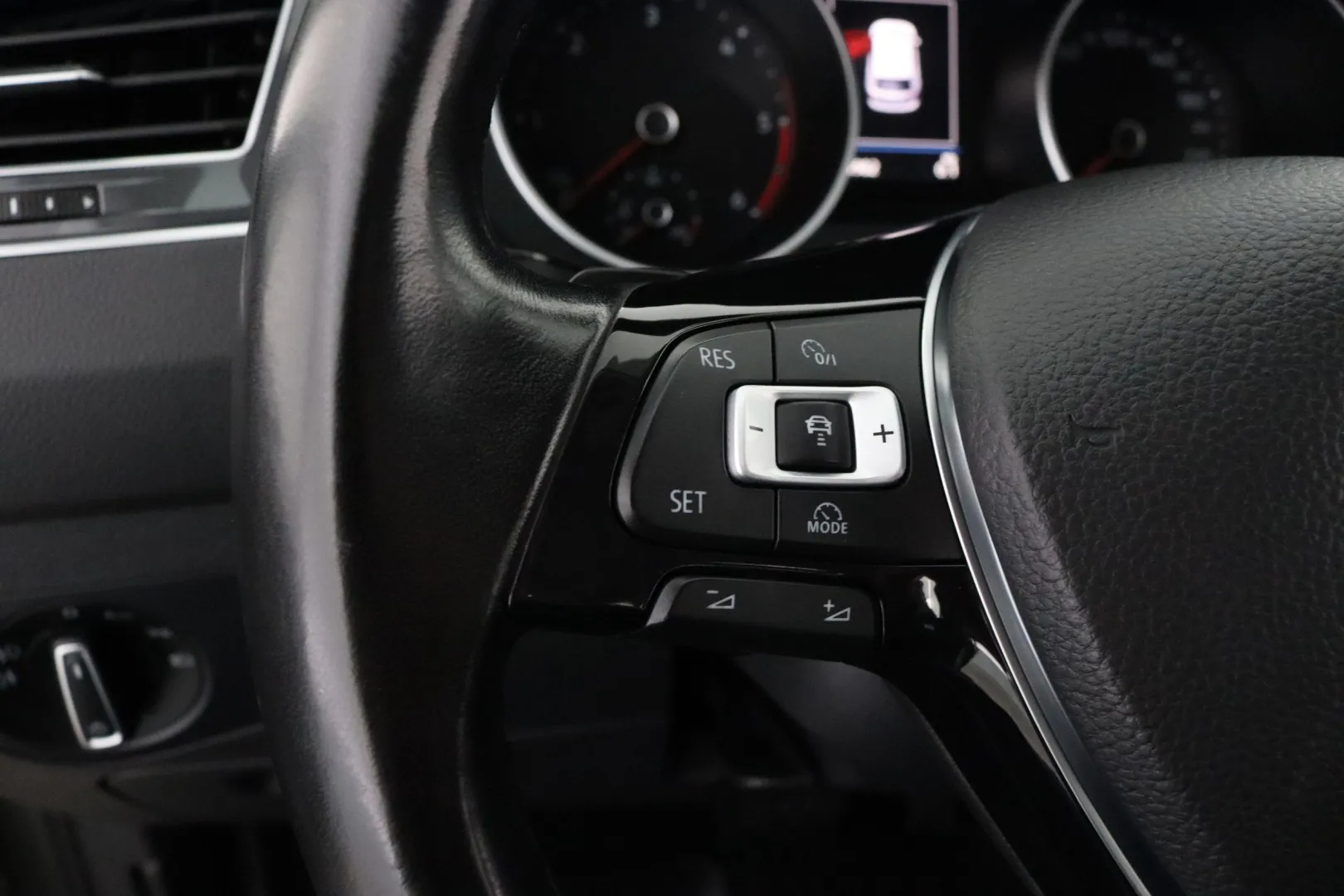 VOLKSWAGEN Tiguan INE-500 carousel image