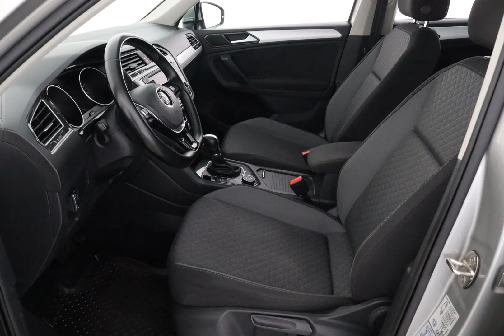 VOLKSWAGEN Tiguan INE-500 carousel image