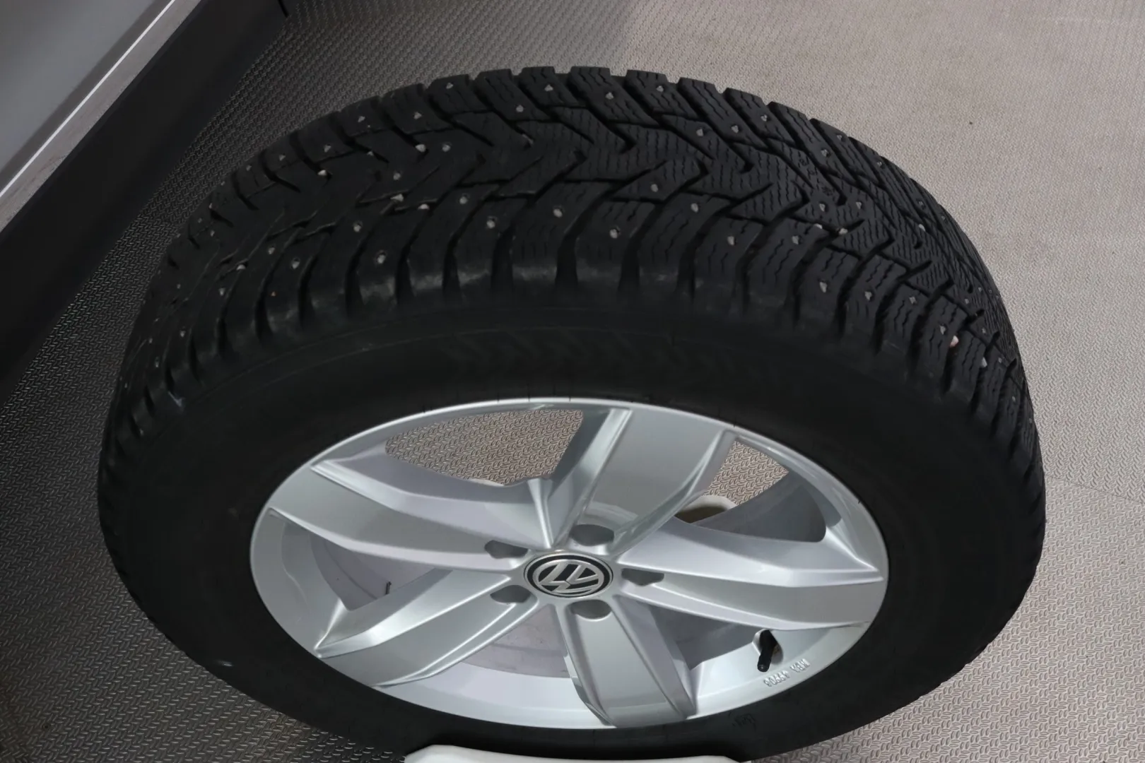 VOLKSWAGEN Tiguan INE-500 carousel image