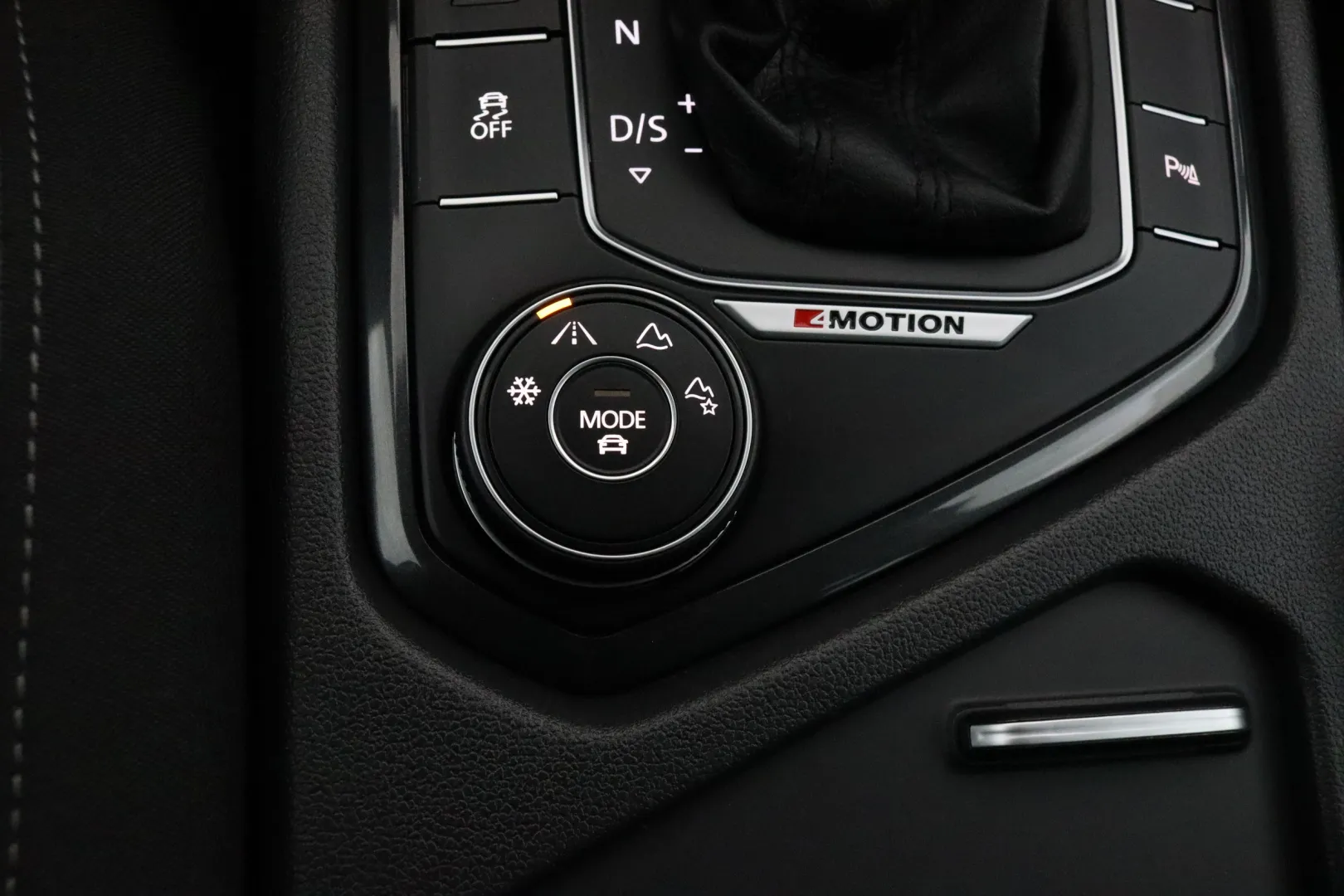 VOLKSWAGEN Tiguan INE-500 carousel image