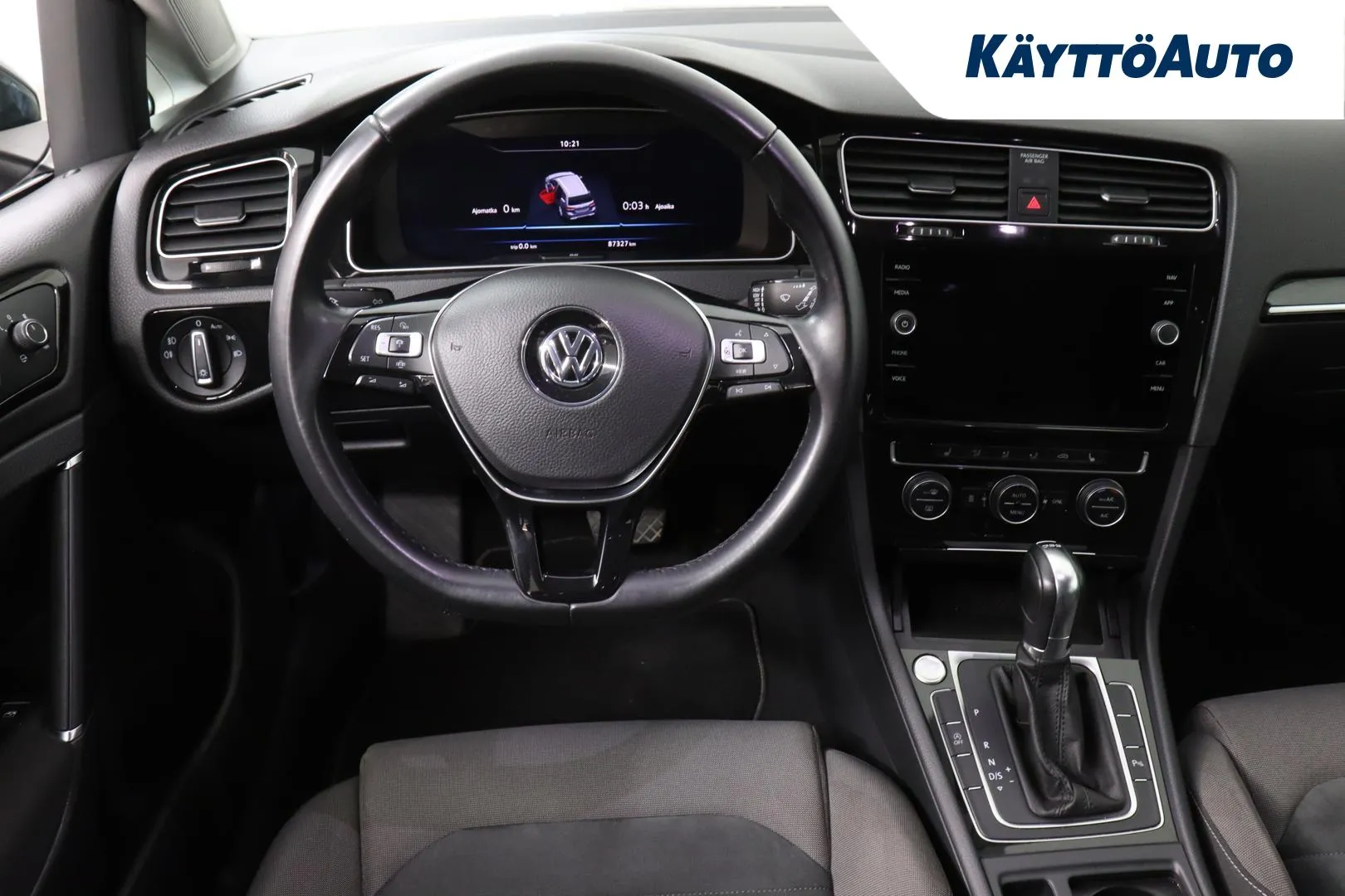 VOLKSWAGEN Golf YLC-846 carousel image