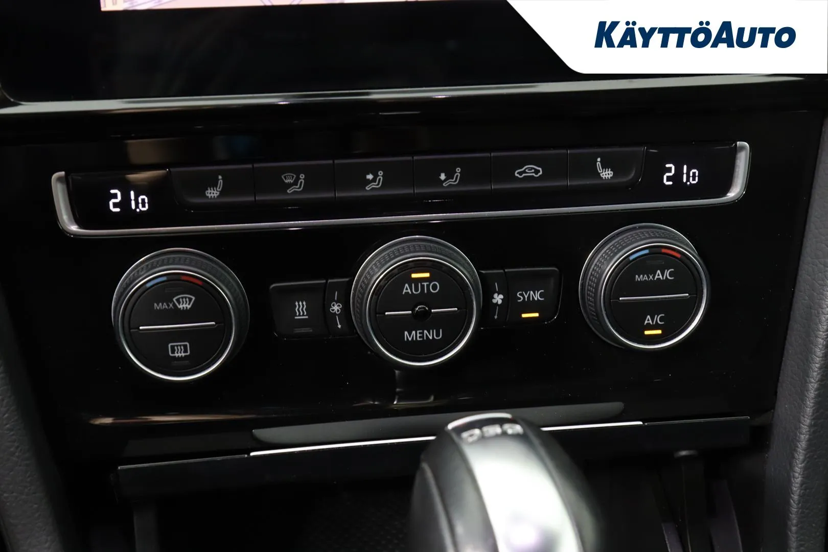 VOLKSWAGEN Golf YLC-846 carousel image