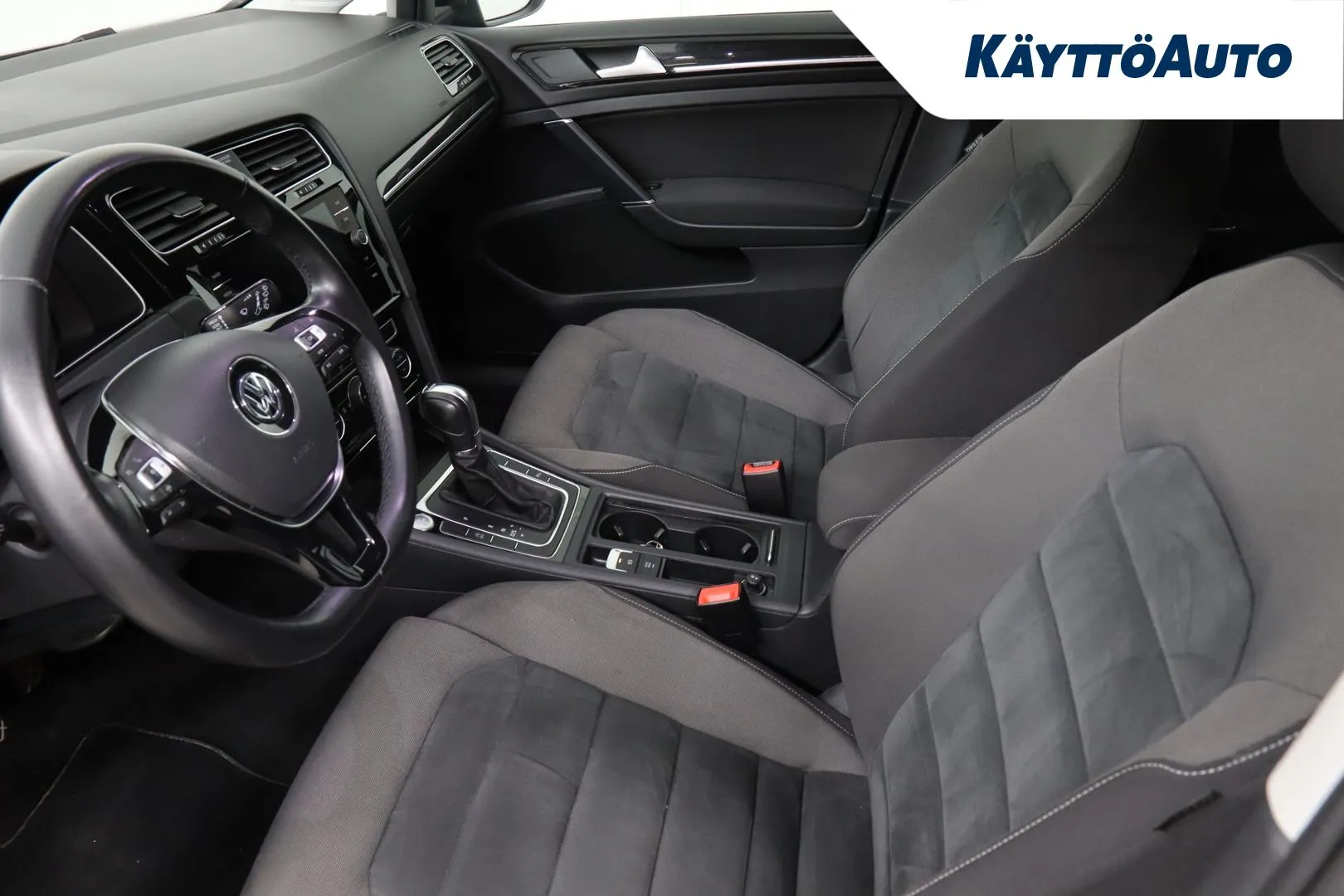 VOLKSWAGEN Golf YLC-846 carousel image