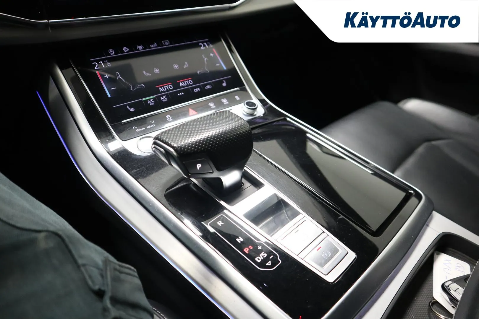 AUDI Q8 XVU-592 carousel image