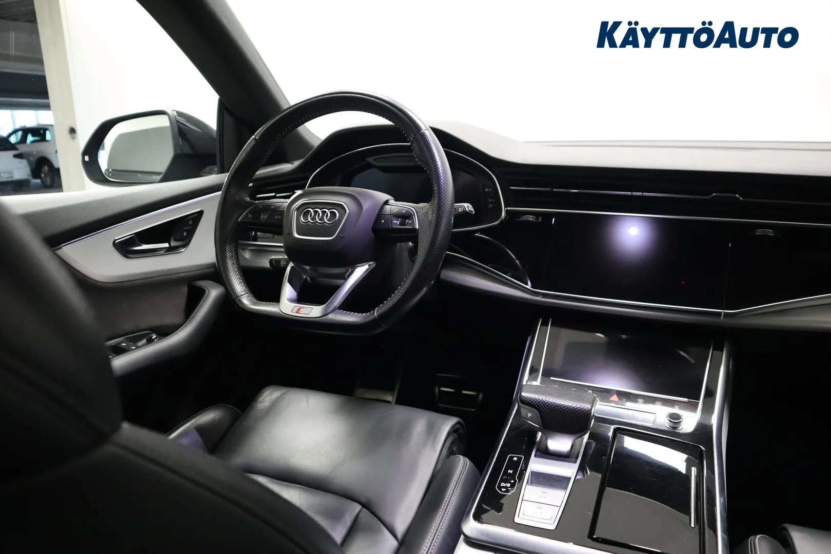 AUDI Q8 XVU-592 carousel image