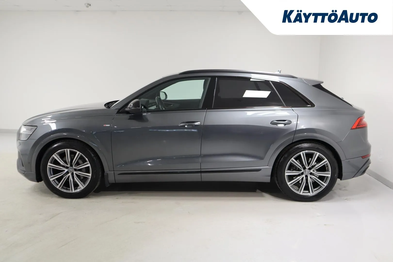 AUDI Q8 XVU-592 carousel image