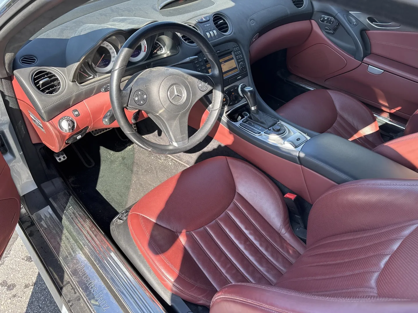 MERCEDES-BENZ SL YVV-763 carousel image