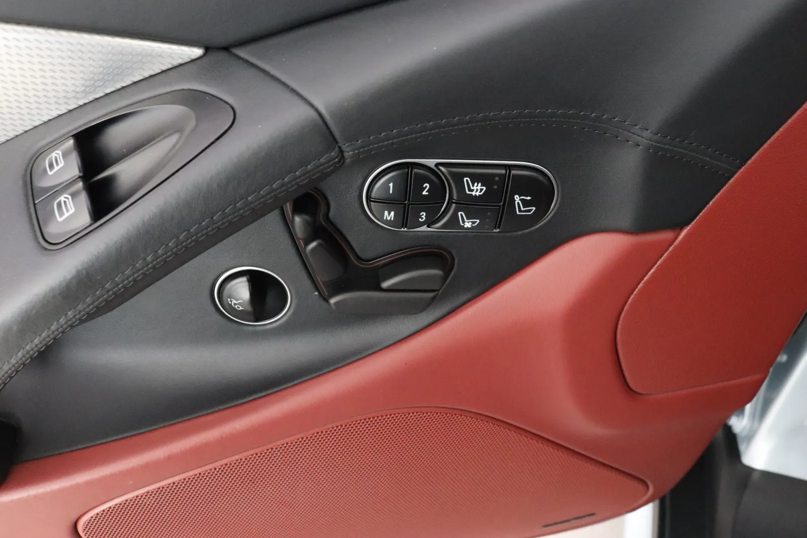 MERCEDES-BENZ SL YVV-763 carousel image