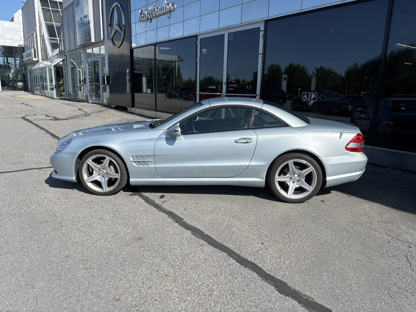 MERCEDES-BENZ SL YVV-763 carousel image
