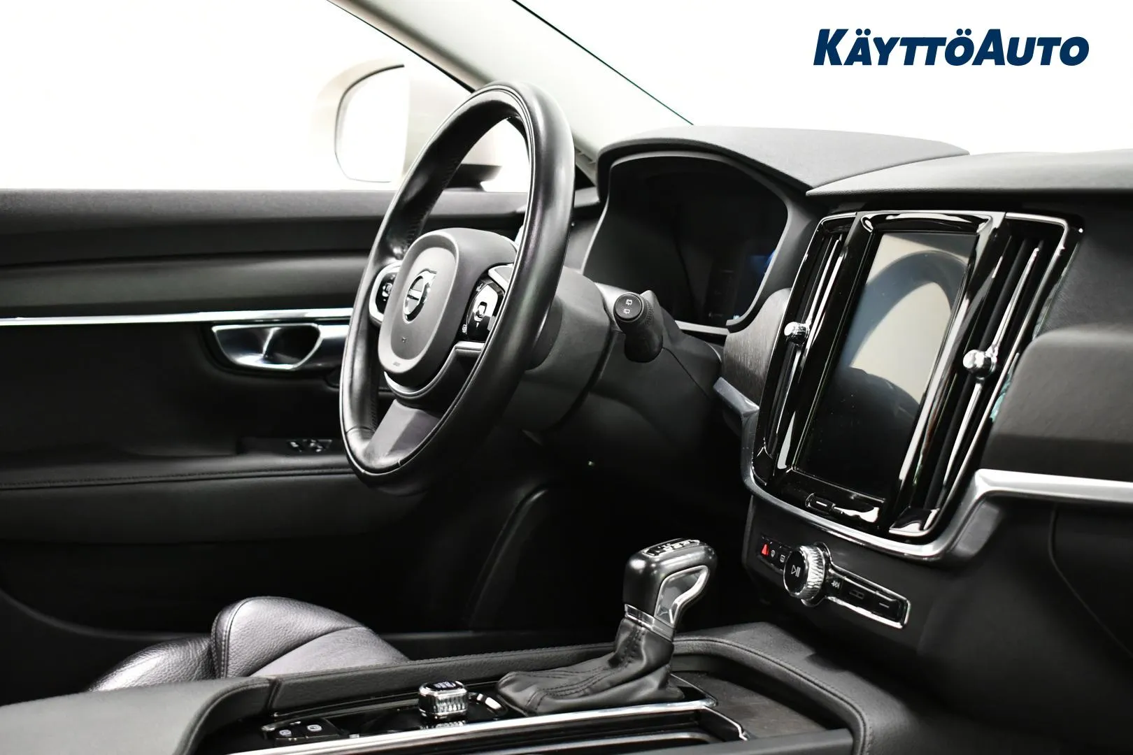 VOLVO V90 Cross Country BVE-897 carousel image