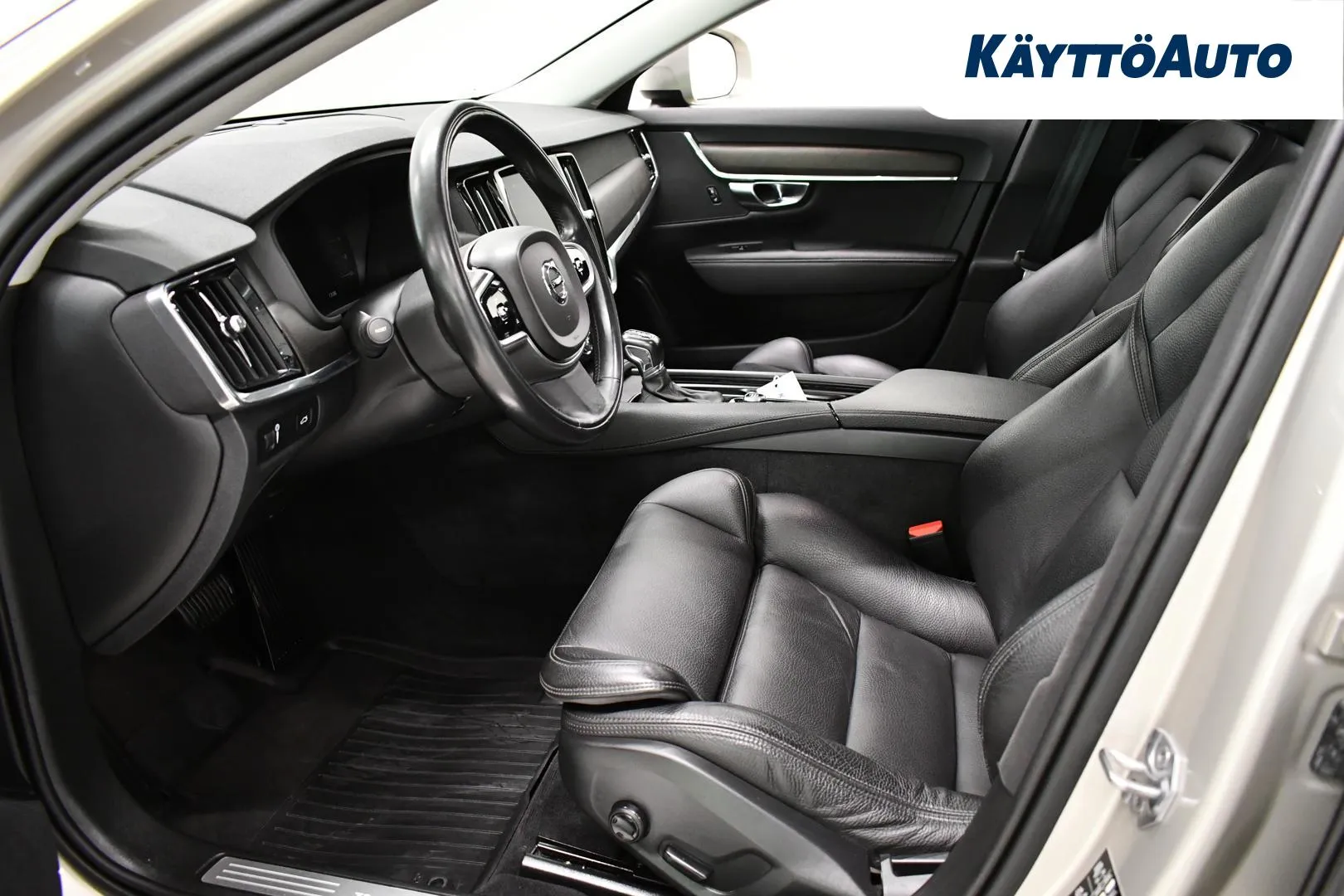 VOLVO V90 Cross Country BVE-897 carousel image
