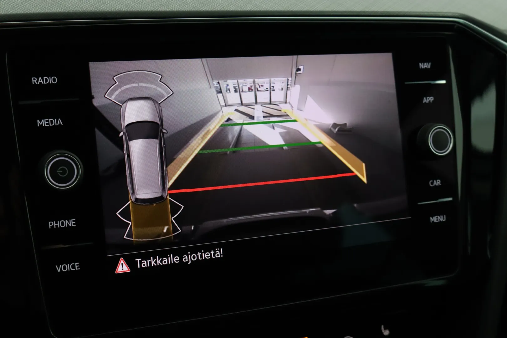 VOLKSWAGEN Passat KUE-270 carousel image