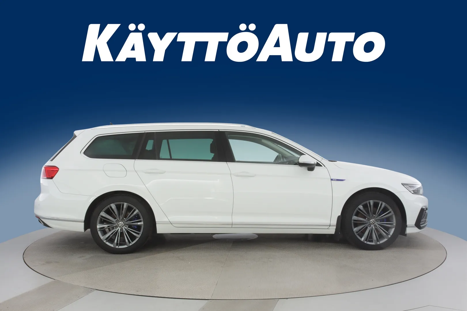 VOLKSWAGEN Passat KUE-270 carousel image