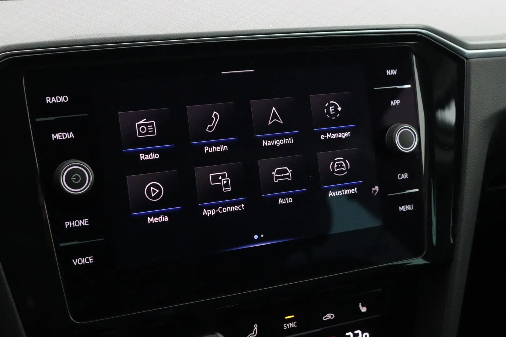 VOLKSWAGEN Passat KUE-270 carousel image