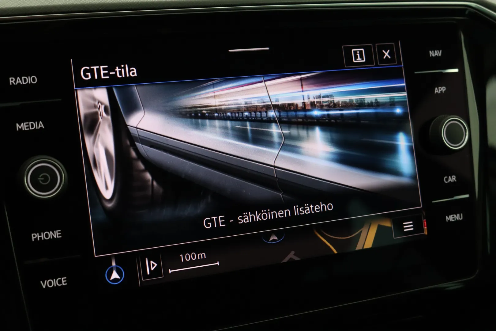 VOLKSWAGEN Passat KUE-270 carousel image