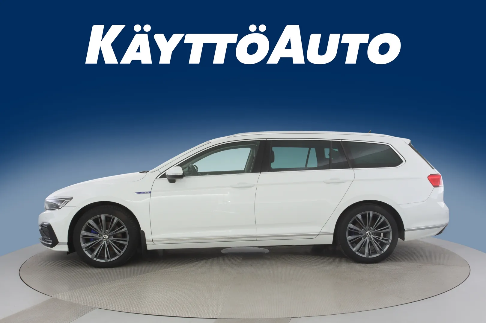 VOLKSWAGEN Passat KUE-270 carousel image