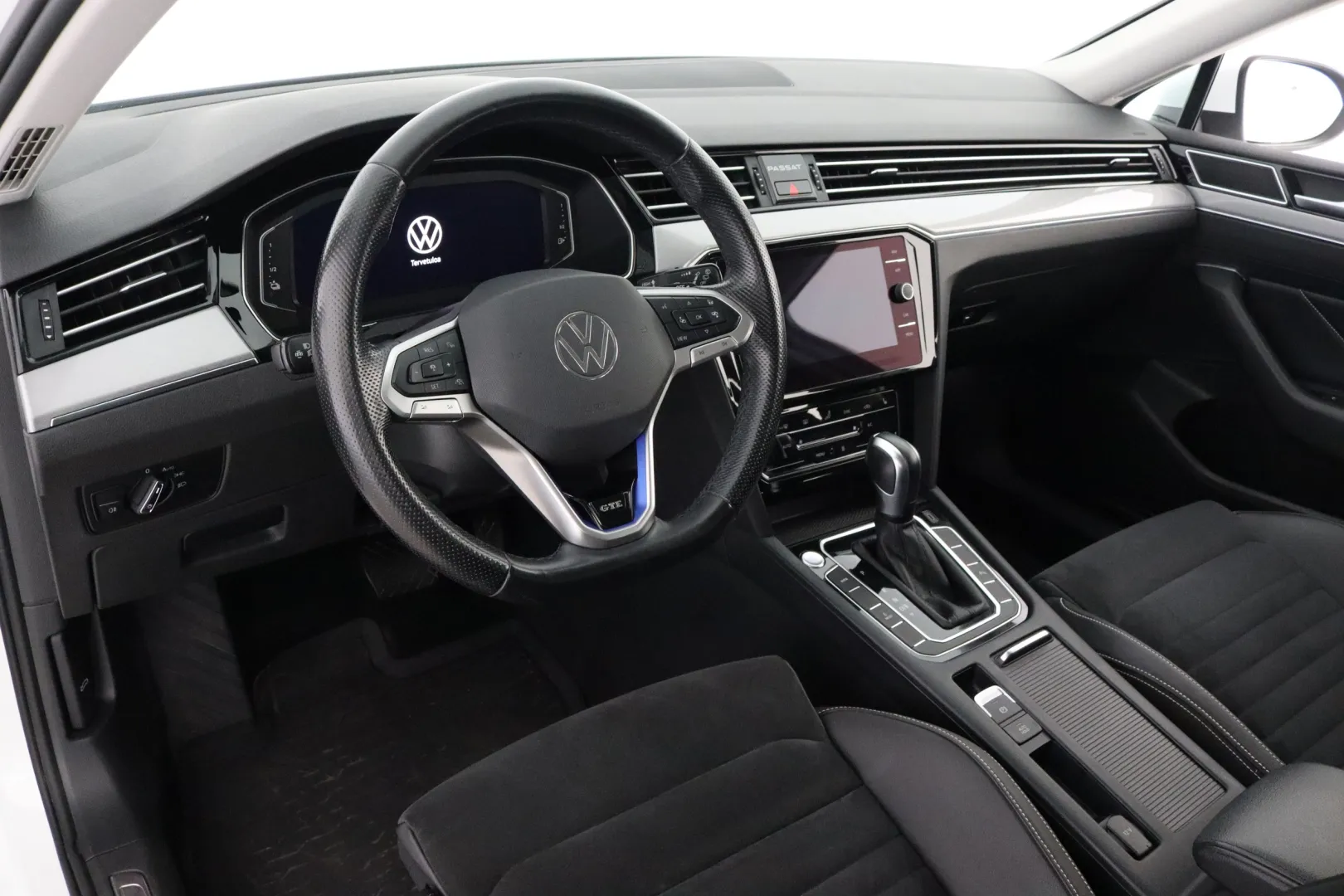 VOLKSWAGEN Passat KUE-270 carousel image
