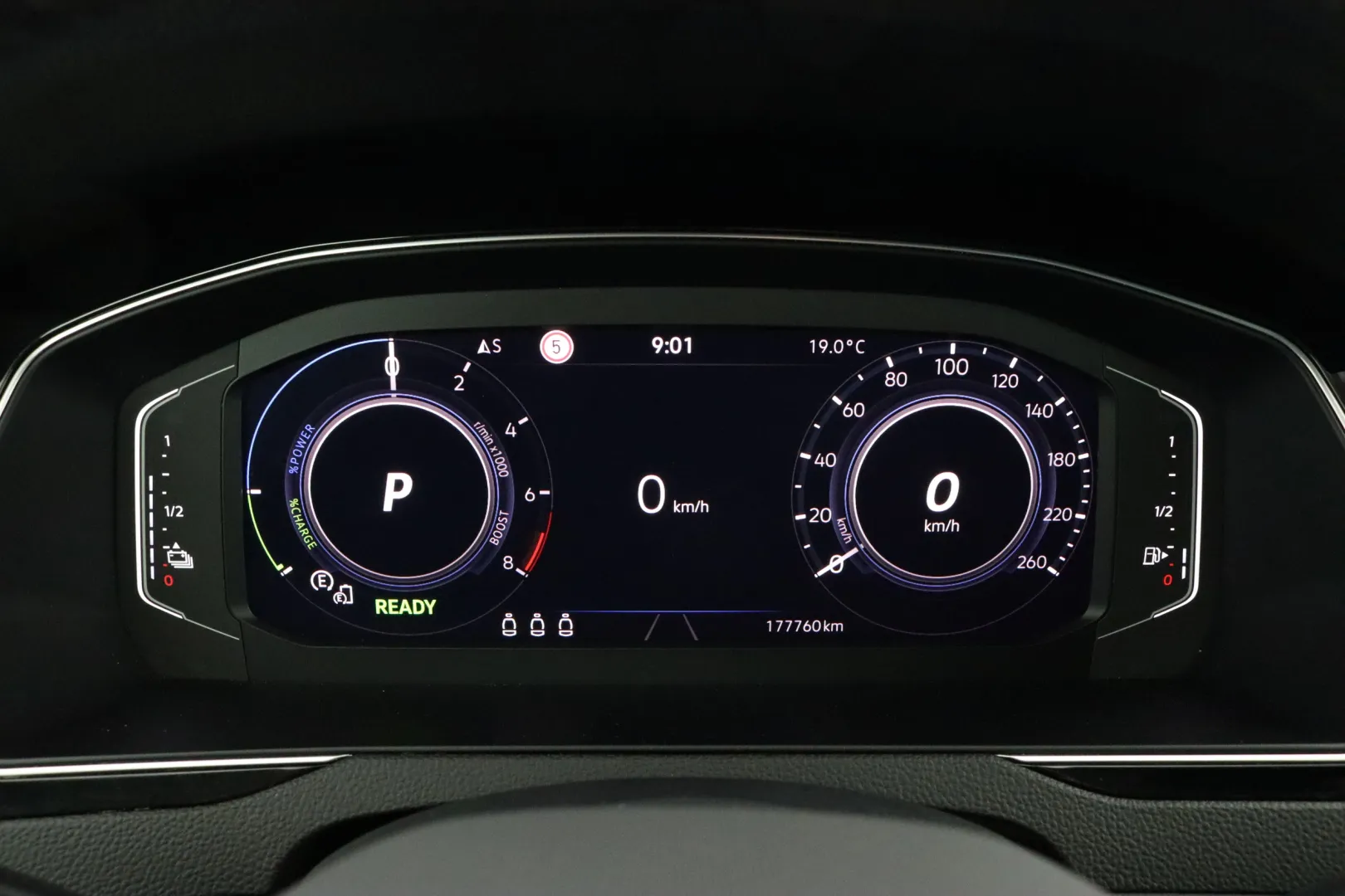 VOLKSWAGEN Passat KUE-270 carousel image