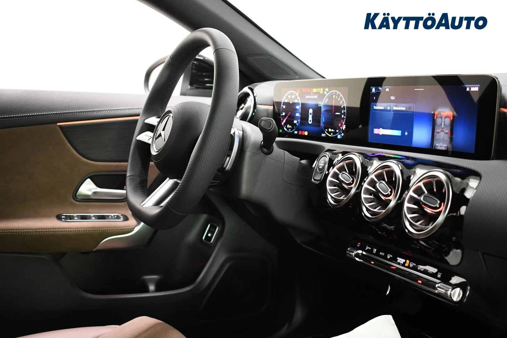 Mercedes-Benz CLA EUT-456 carousel image