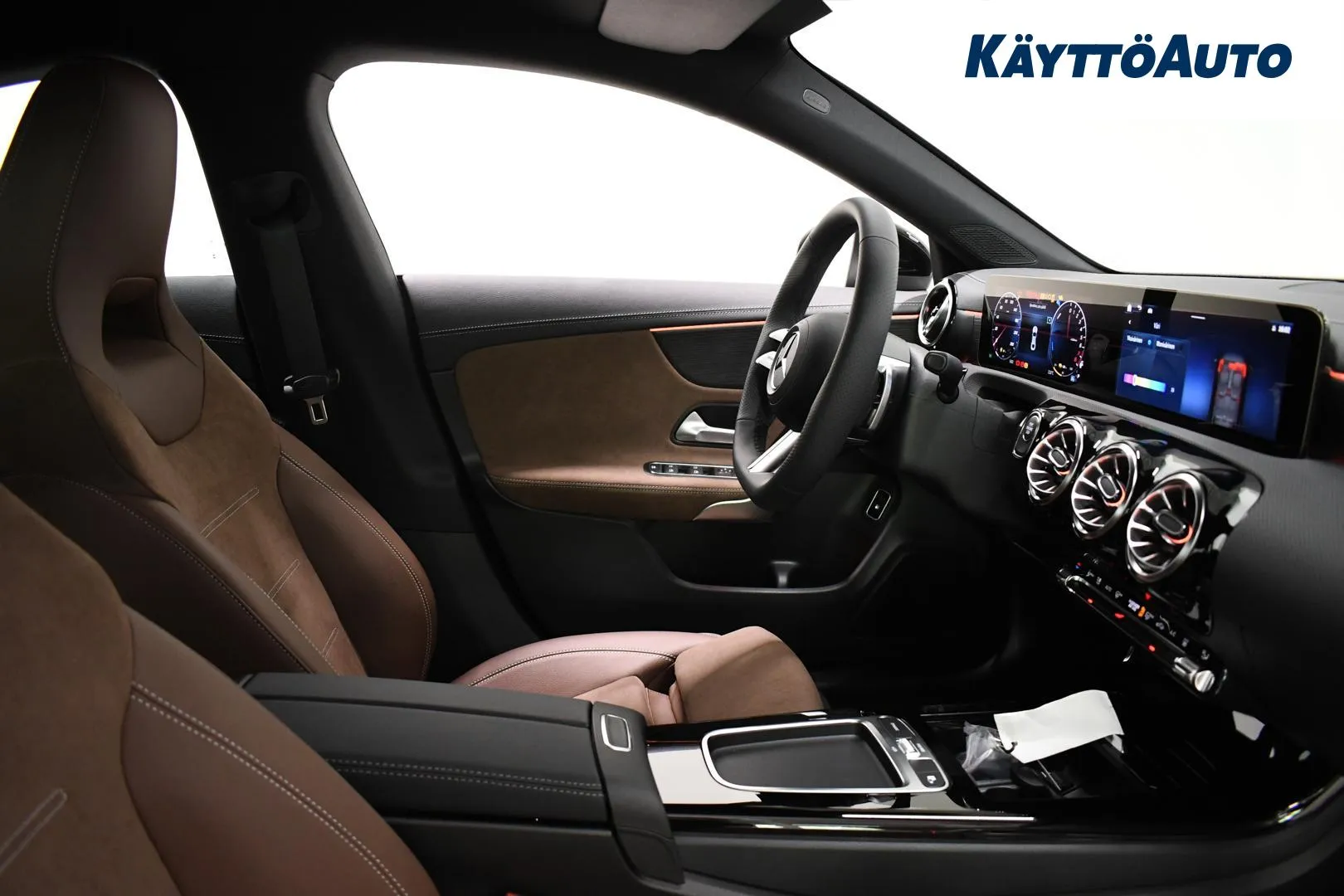 Mercedes-Benz CLA EUT-456 carousel image