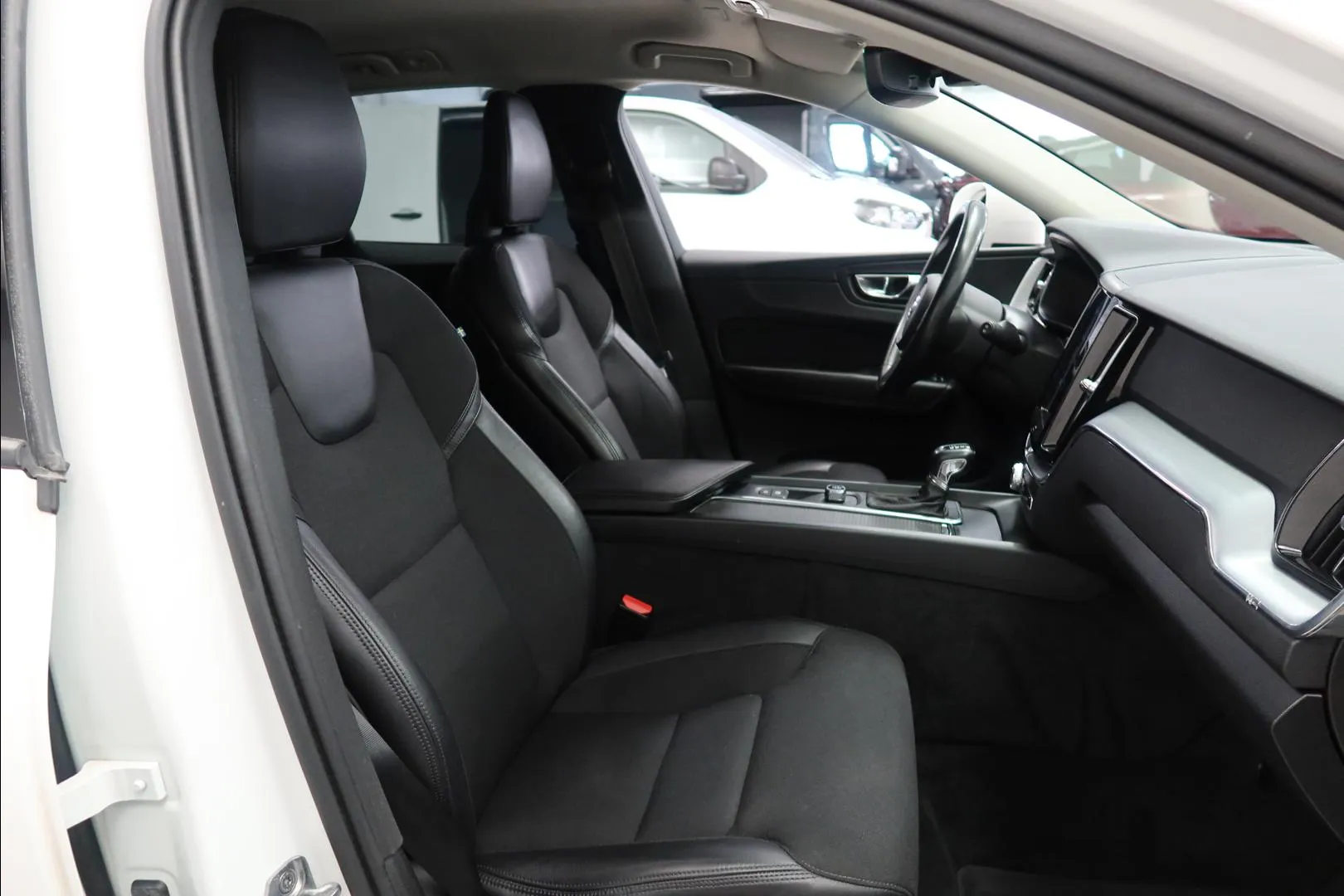 VOLVO XC60 SOE-225 carousel image