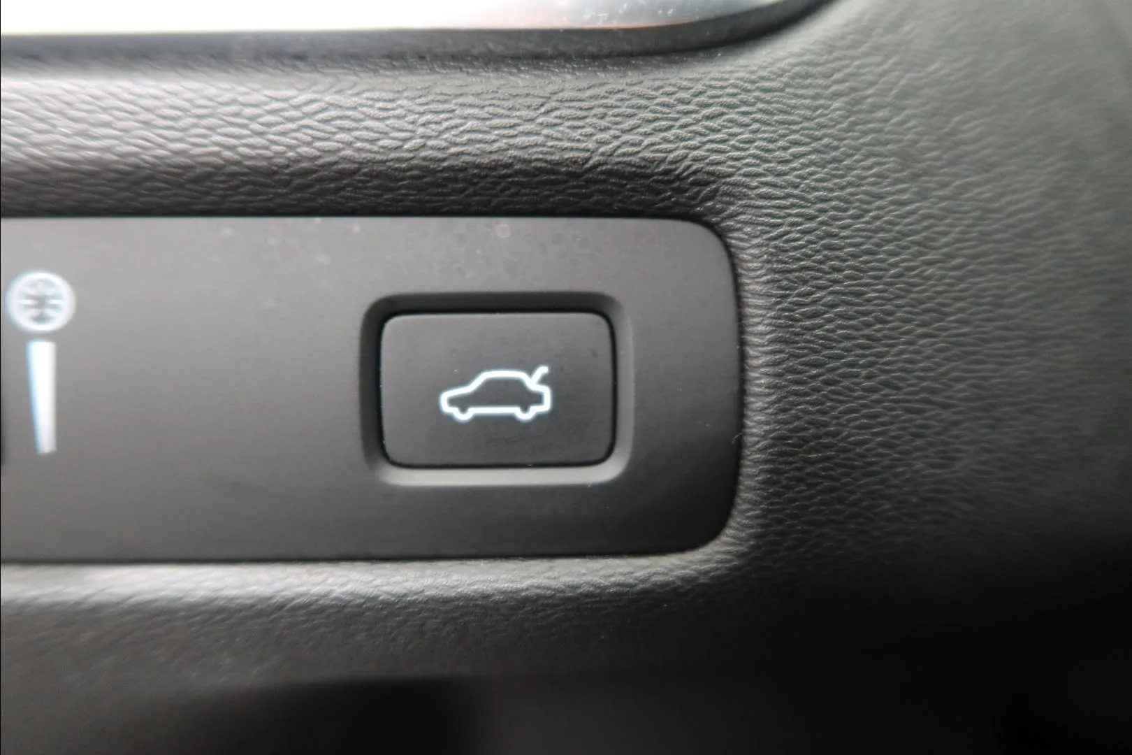 VOLVO XC60 SOE-225 carousel image