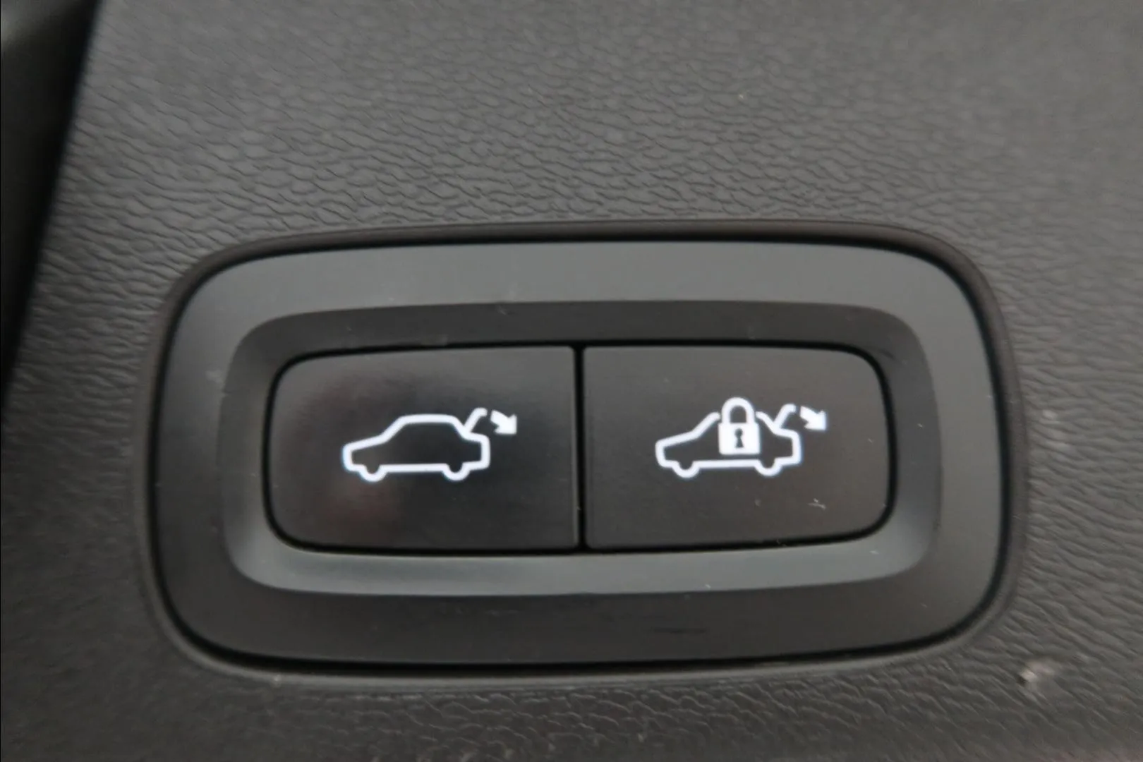 VOLVO XC60 SOE-225 carousel image
